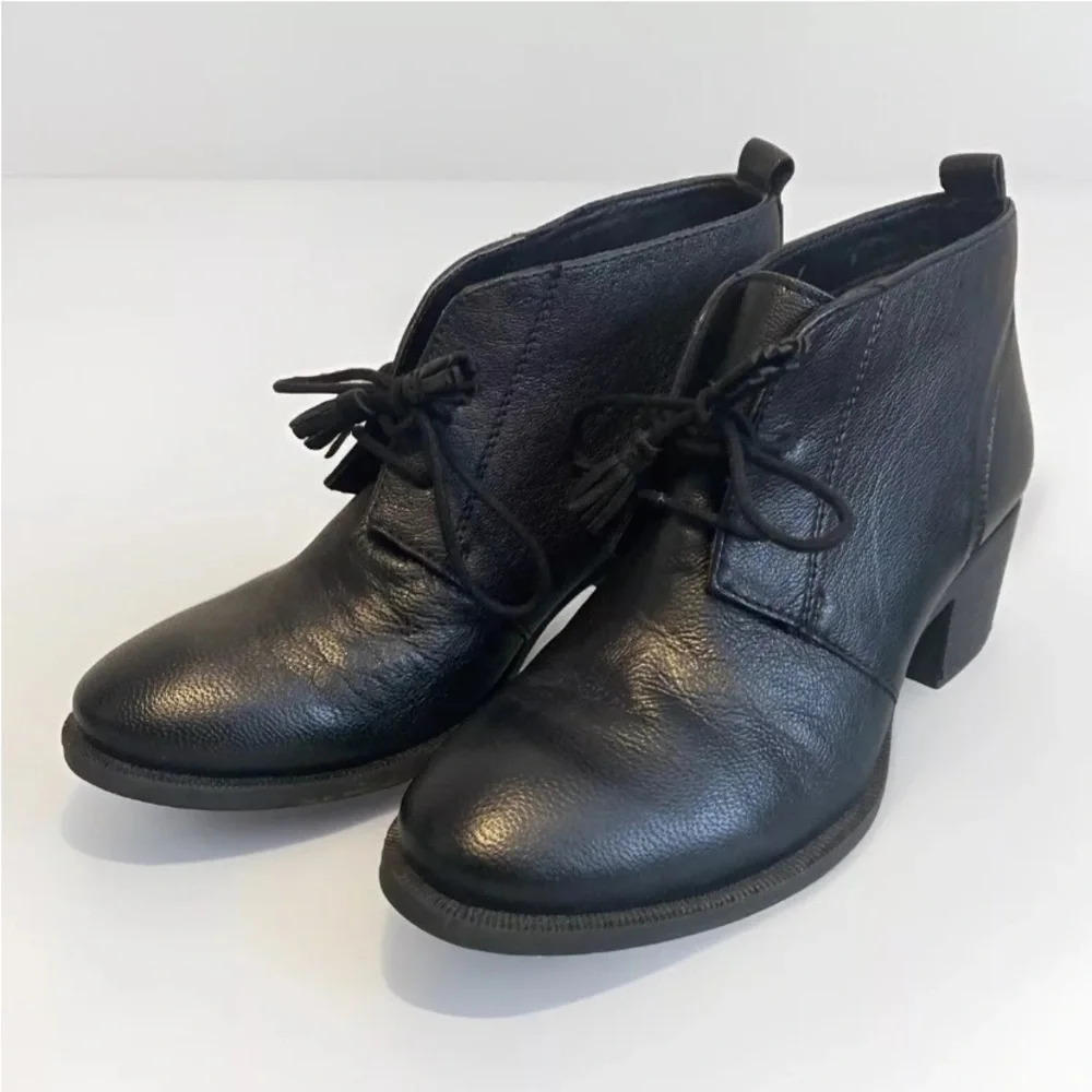 Hush Puppies Women’s Medium Moyen 7.5 US Black Leather Booties Lace Up